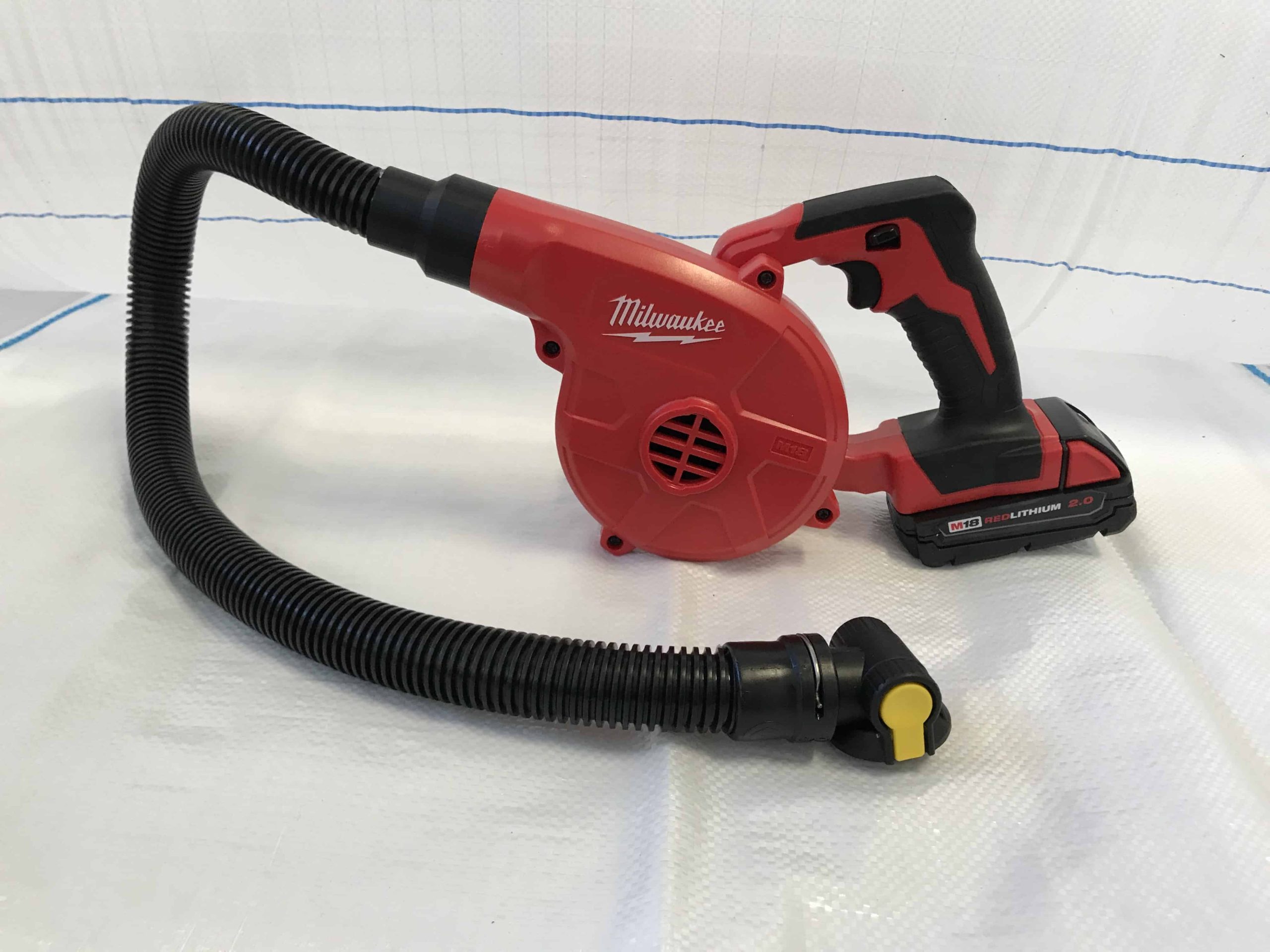Battery-operated dunnage bag inflator